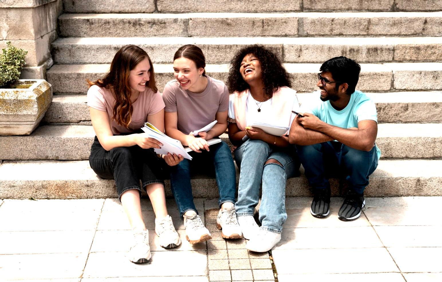 Peserta mencatat poin penting dalam pembelajaran investasi