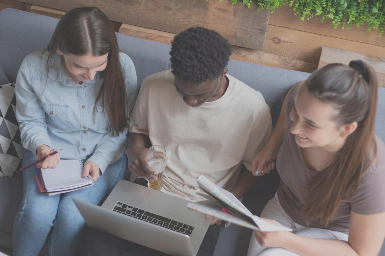 Suasana pembelajaran instrumen investasi di Metallicex